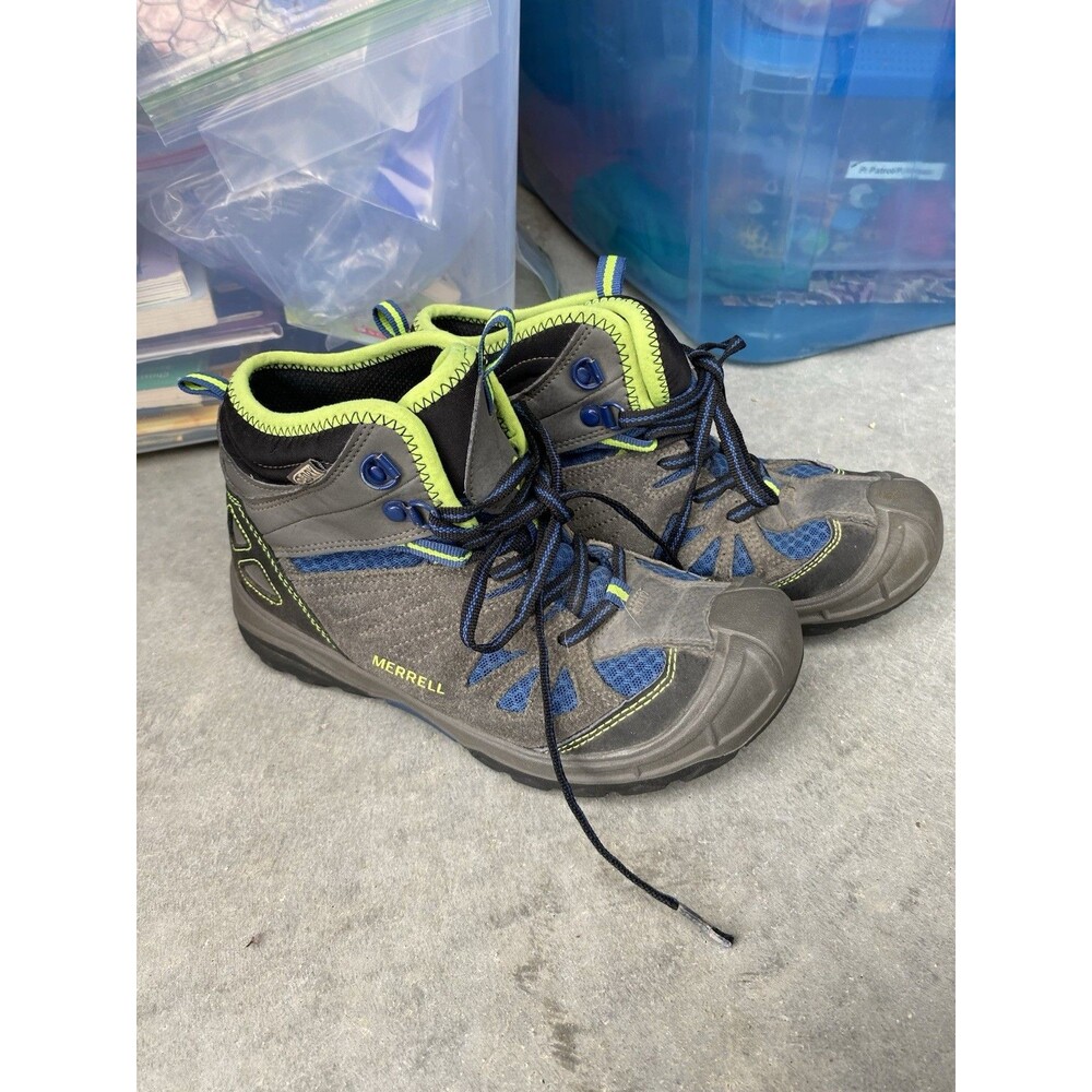 Merrell Capra Mid Waterproof Boys Hiking Boots Size 4M